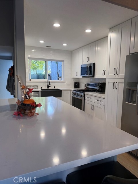 466 Broderick Way photo 8