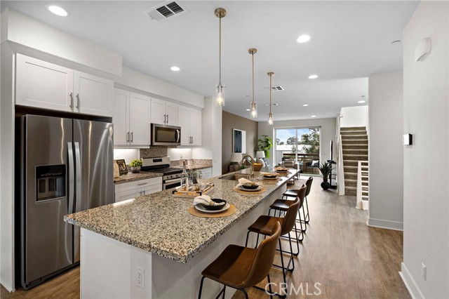 Detail Gallery Image 9 of 50 For 645 W 17th St, Costa Mesa,  CA 92627 - 3 Beds | 2/2 Baths