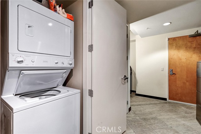 350 W Ash Street, San Diego CA: https://media.crmls.org/medias/65bb7000-2900-4910-99a8-529358e03708.jpg
