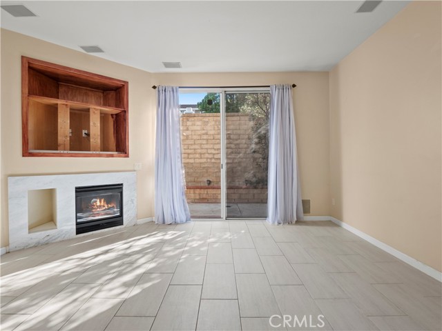 Detail Gallery Image 5 of 20 For 27024 Wolf Creek Trl #22,  Valencia,  CA 91354 - 2 Beds | 2 Baths