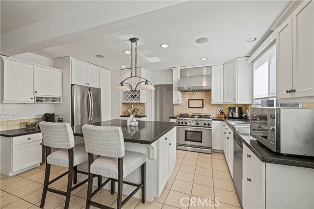 17955 Archwood Street, Reseda CA: https://media.crmls.org/medias/65bba940-a00c-458b-8592-26895fd6eb5d.jpg