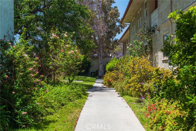 Detail Gallery Image 30 of 34 For 5835 Bowcroft St #2,  Los Angeles,  CA 90016 - 2 Beds | 1/1 Baths