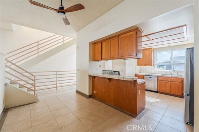 Detail Gallery Image 12 of 42 For 6146 Pacific Coast, Redondo Beach,  CA 90505 - 2 Beds | 3 Baths