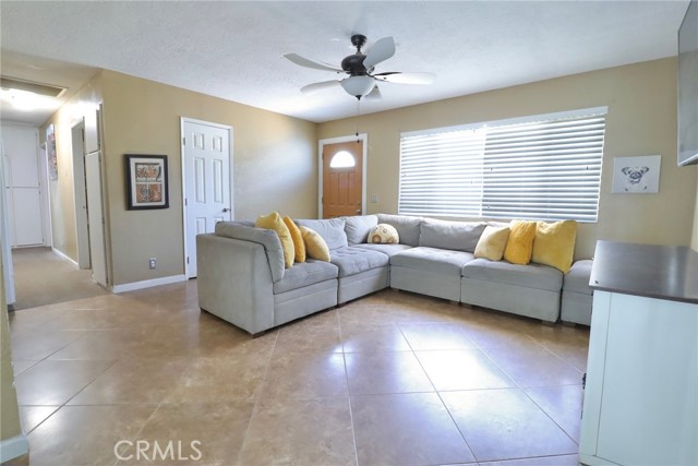 16459 Bunnell Avenue, Victorville CA: https://media.crmls.org/medias/65be6948-014d-452f-884a-45e7d2de7858.jpg