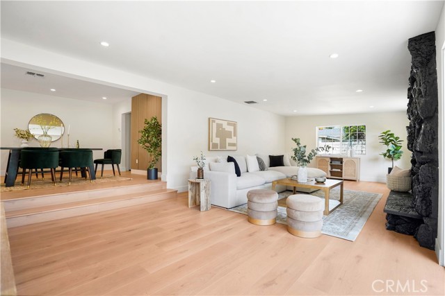Detail Gallery Image 37 of 51 For 18324 Sylvan St, Tarzana,  CA 91335 - 4 Beds | 2 Baths