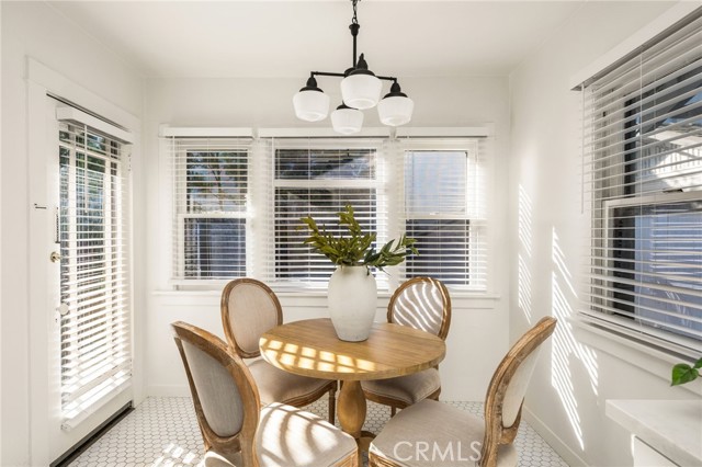 373 Gladys Avenue photo 16