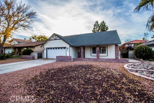 Detail Gallery Image 3 of 20 For 13210 Candleberry Ln, Victorville,  CA 92395 - 3 Beds | 2 Baths