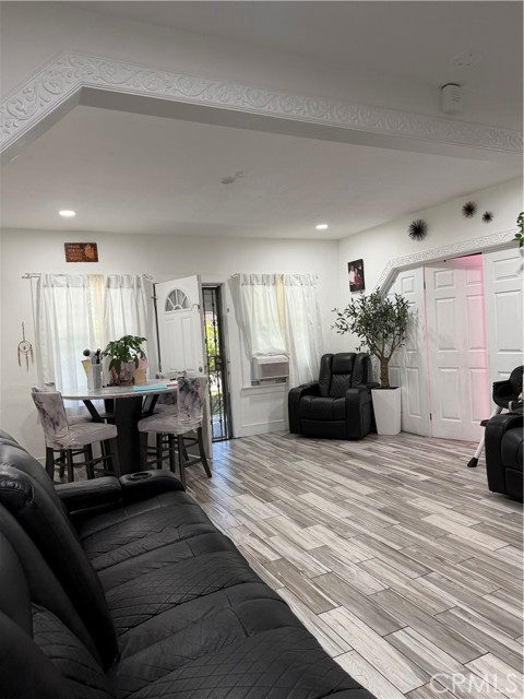 221 North Pearl photo 3