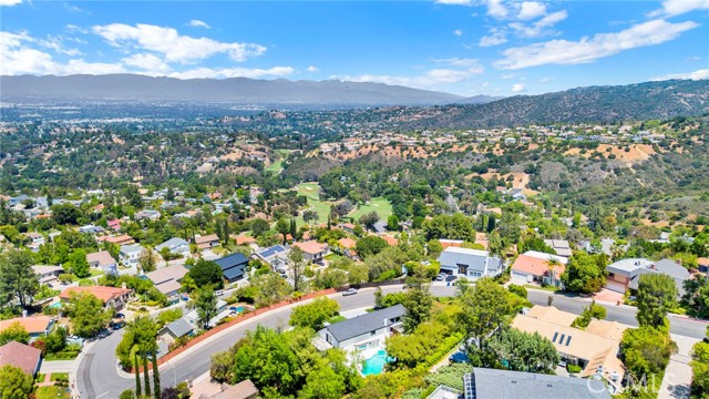 20101 Greenbriar Drive, Tarzana CA: https://media.crmls.org/medias/65c0b733-d7e0-4e2b-9d1c-880571bf8f9b.jpg