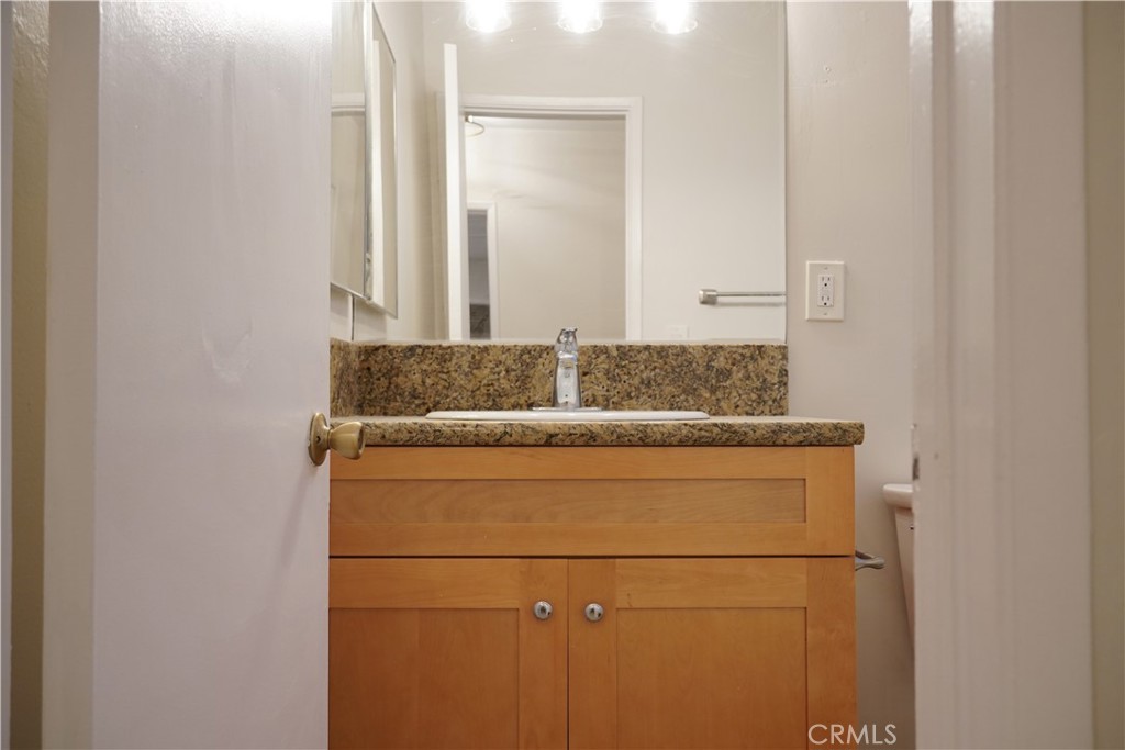 https://media.crmls.org/medias/65c1269c-f6d9-4b67-9f8d-1b7722e3c318.jpg?preset=X-Large