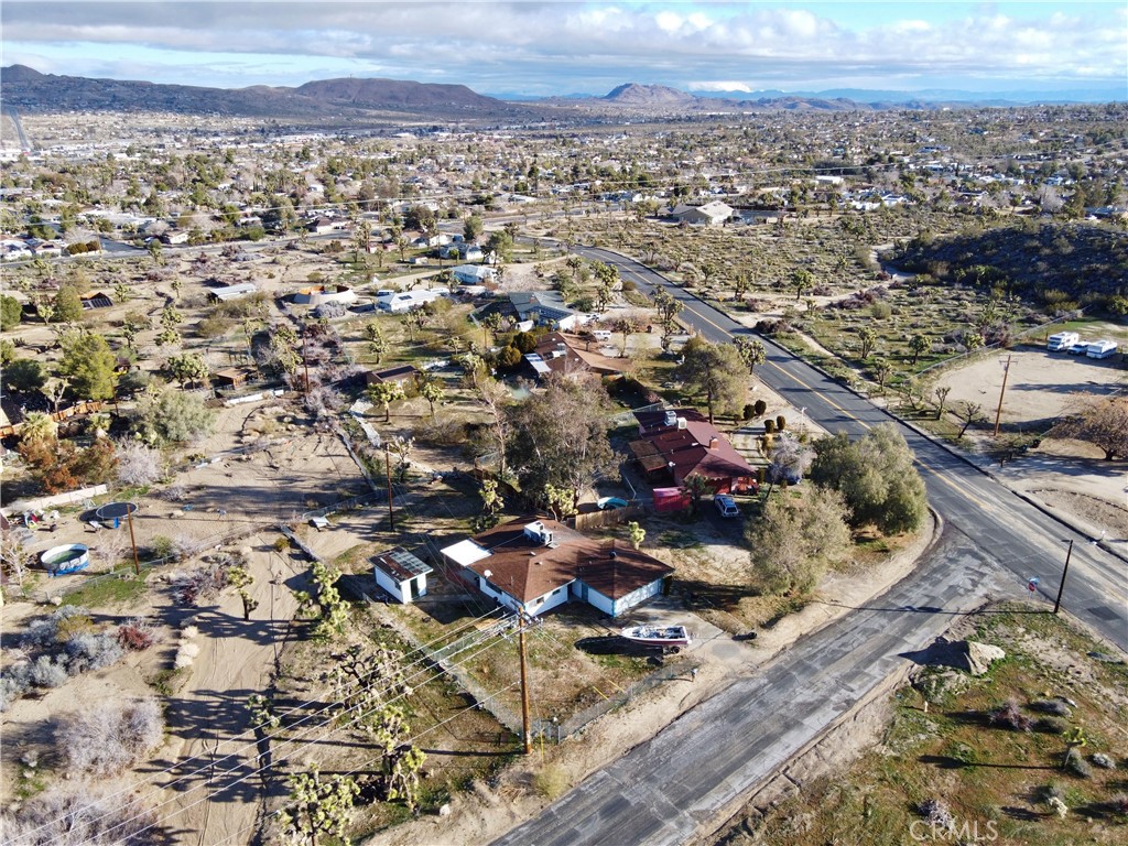 https://media.crmls.org/medias/65c28d4d-2860-4fb0-af86-ccb9d11be176.jpg?preset=X-Large