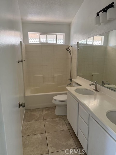 14041 Catalina Court, Fontana CA: https://media.crmls.org/medias/65c2c29c-2cfe-4d89-bd70-d9635ddd3bd7.jpg