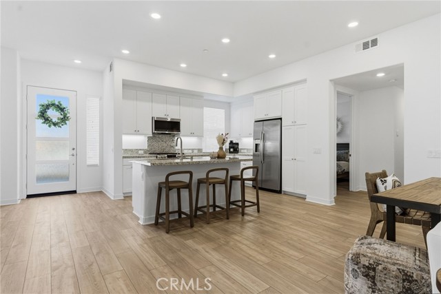 Detail Gallery Image 3 of 46 For 27410 N Merlin Pl #101,  Valencia,  CA 91381 - 2 Beds | 2 Baths