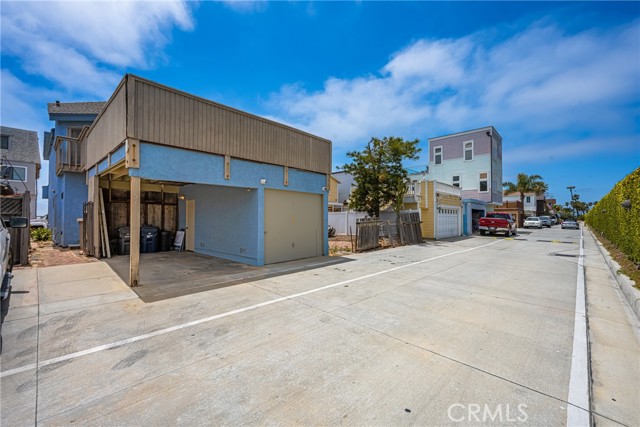 51 B Surfside Avenue, Surfside CA: https://media.crmls.org/medias/65c37d58-3a2a-4273-b071-02d882af7445.jpg