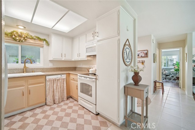 Detail Gallery Image 13 of 33 For 2402 via Mariposa 1e,  Laguna Woods,  CA 92637 - 2 Beds | 2 Baths