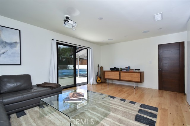 4751 Del Moreno Drive, Woodland Hills CA: https://media.crmls.org/medias/65c46efb-cb84-4d64-b484-c6cdb851bc58.jpg
