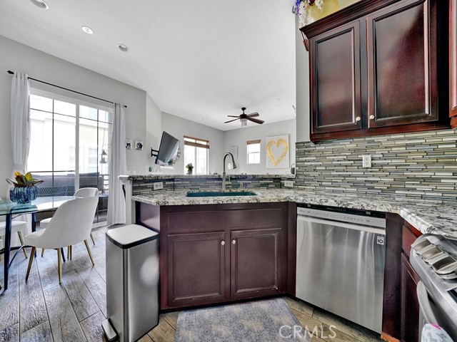Detail Gallery Image 11 of 33 For 3405 S Main St a,  Santa Ana,  CA 92707 - 2 Beds | 2/1 Baths