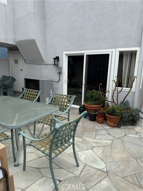 305 21st Street, Huntington Beach CA: https://media.crmls.org/medias/65c4f851-dd6c-47c3-a1ed-00663122a5f5.jpg