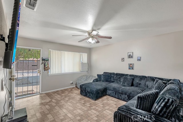 Detail Gallery Image 10 of 16 For 13250 Mohawk, Apple Valley,  CA 92308 - 7 Beds | 3 Baths