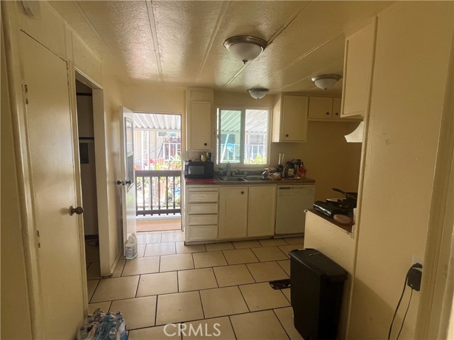 2930 W Rialto ave, Rialto CA: https://media.crmls.org/medias/65c5e829-1924-4974-8d8c-00935bf88bbb.jpg