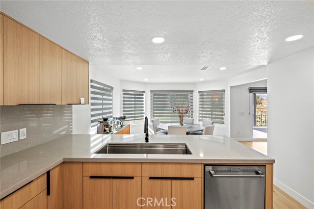 Detail Gallery Image 13 of 67 For 22731 Canyon Lake Dr, Canyon Lake,  CA 92587 - 4 Beds | 4 Baths