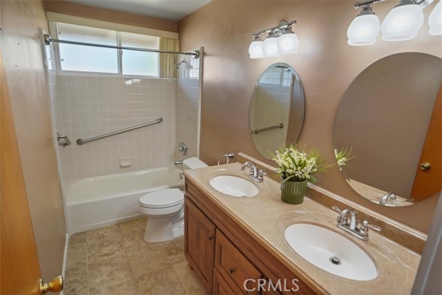 Detail Gallery Image 8 of 18 For 8347 Delco Ave, Winnetka,  CA 91306 - 3 Beds | 2 Baths