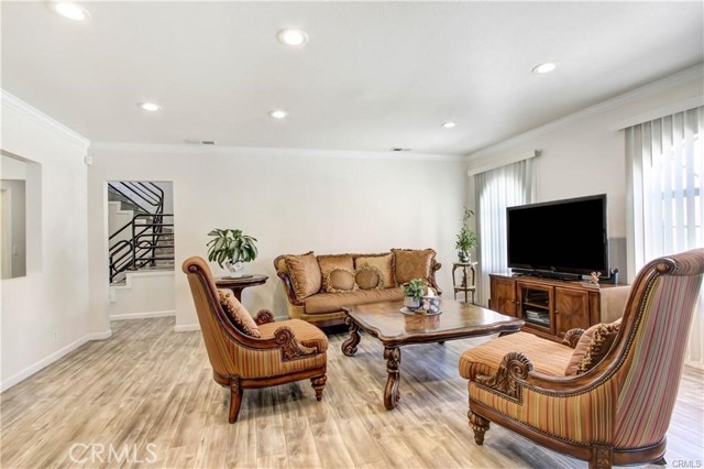 Detail Gallery Image 6 of 37 For 14349 Tiara St, Sherman Oaks,  CA 91401 - 6 Beds | 4/1 Baths