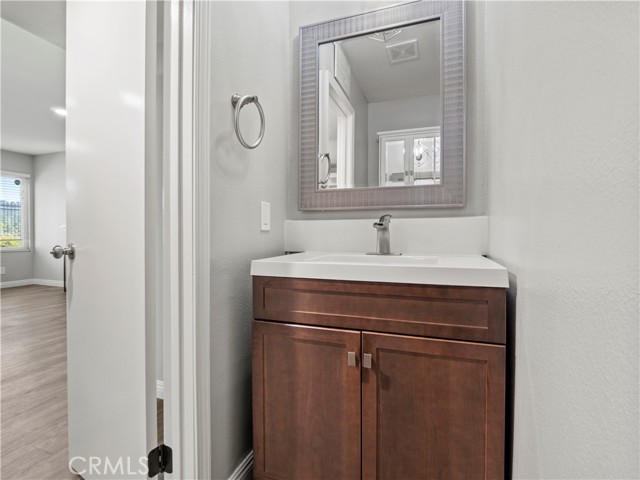 Detail Gallery Image 7 of 31 For 27065 Crossglade Ave #1,  Canyon Country,  CA 91351 - 3 Beds | 2/1 Baths
