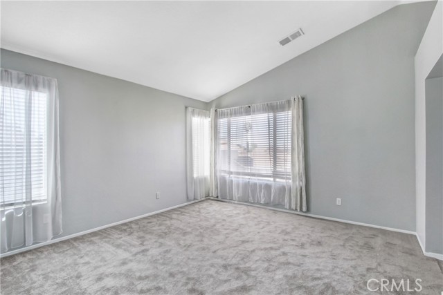 Detail Gallery Image 17 of 28 For 2421 W Calle Celeste Dr, Rialto,  CA 92377 - 5 Beds | 3 Baths