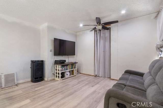 13273 Sunburst Street, Pacoima CA: https://media.crmls.org/medias/65c8d4cd-7277-435d-a65e-cbf6d0d8e572.jpg