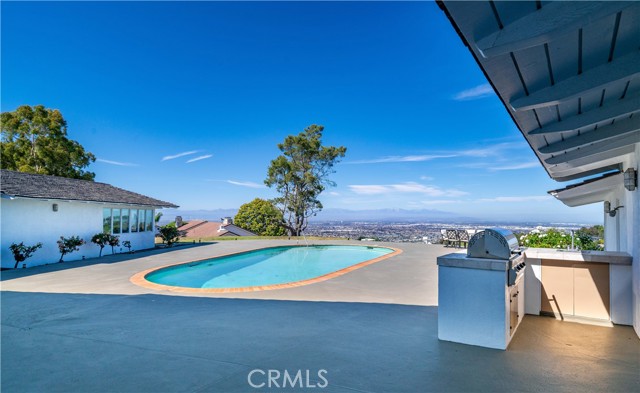 13 Buggy Whip Drive, Rolling Hills CA: https://media.crmls.org/medias/65c964f2-e91f-4dc9-9788-ee46f4545c38.jpg