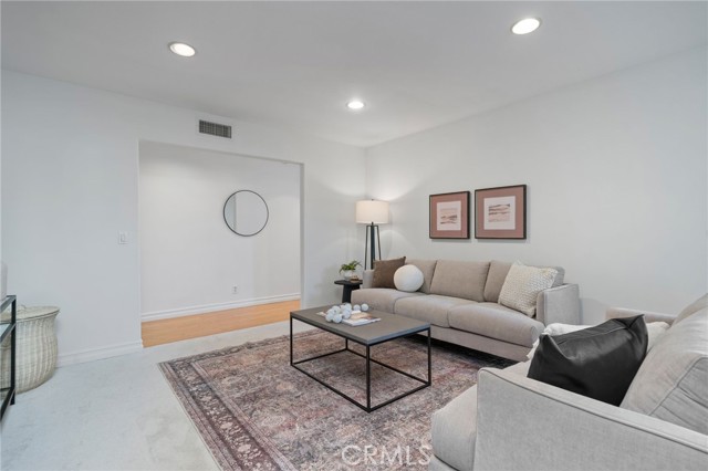 3273 Indiana Ave, Costa Mesa CA: https://media.crmls.org/medias/65c9eb12-def6-4321-ac52-9f1007019ec3.jpg