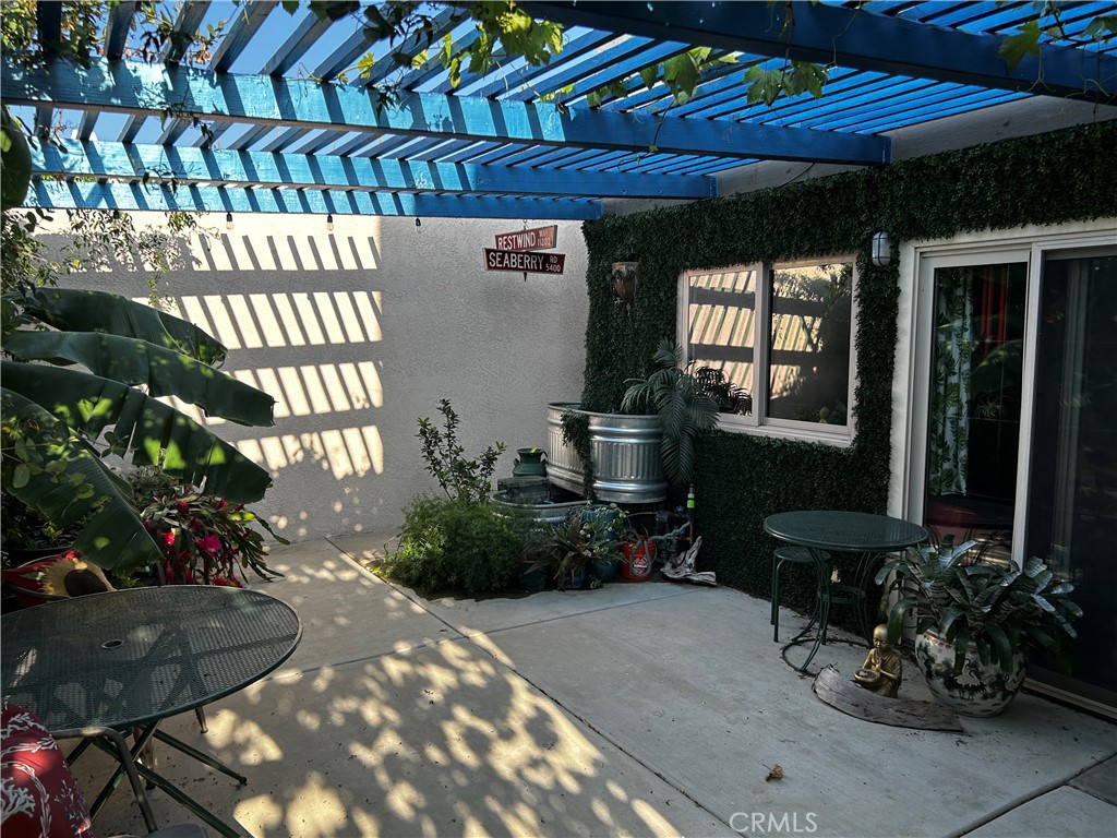 https://media.crmls.org/medias/65cb8d92-3a86-40e8-926c-e3fcae02faae.jpg?preset=X-Large