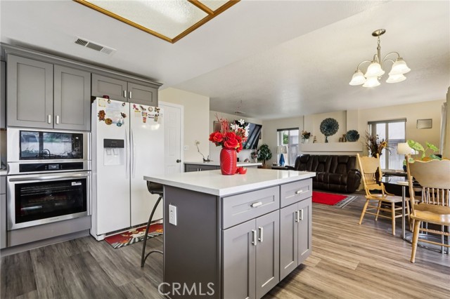 Detail Gallery Image 8 of 28 For 25821 via Kannela, Moreno Valley,  CA 92551 - 4 Beds | 3 Baths