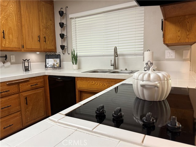 Detail Gallery Image 5 of 10 For 371 French Ln, Pomona,  CA 91767 - 3 Beds | 2 Baths