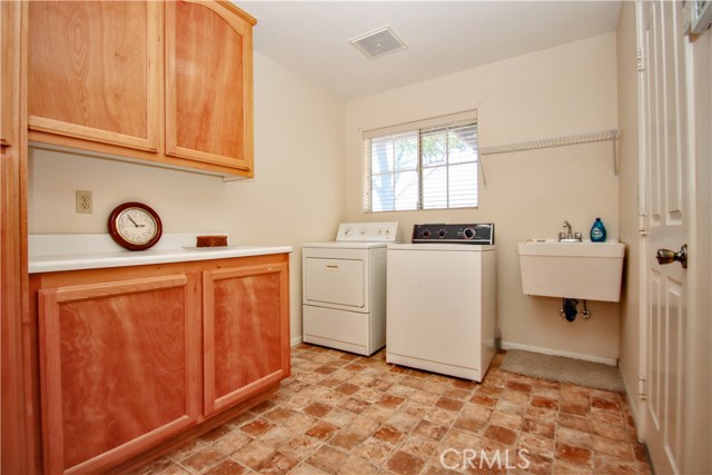 5601 Grand Avenue, Yucca Valley CA: https://media.crmls.org/medias/65cd57d8-7df4-4a94-b10d-4c2eb47fcc63.jpg