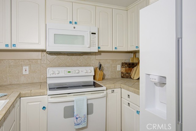 Detail Gallery Image 12 of 26 For 2024 via Mariposa W. #B,  Laguna Woods,  CA 02637 - 2 Beds | 2 Baths