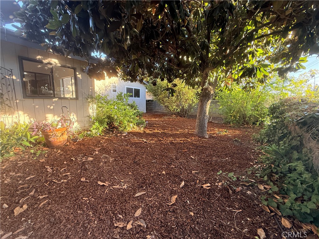 https://media.crmls.org/medias/65cfa73d-60da-40d9-872f-6062240cfc58.jpg?preset=X-Large