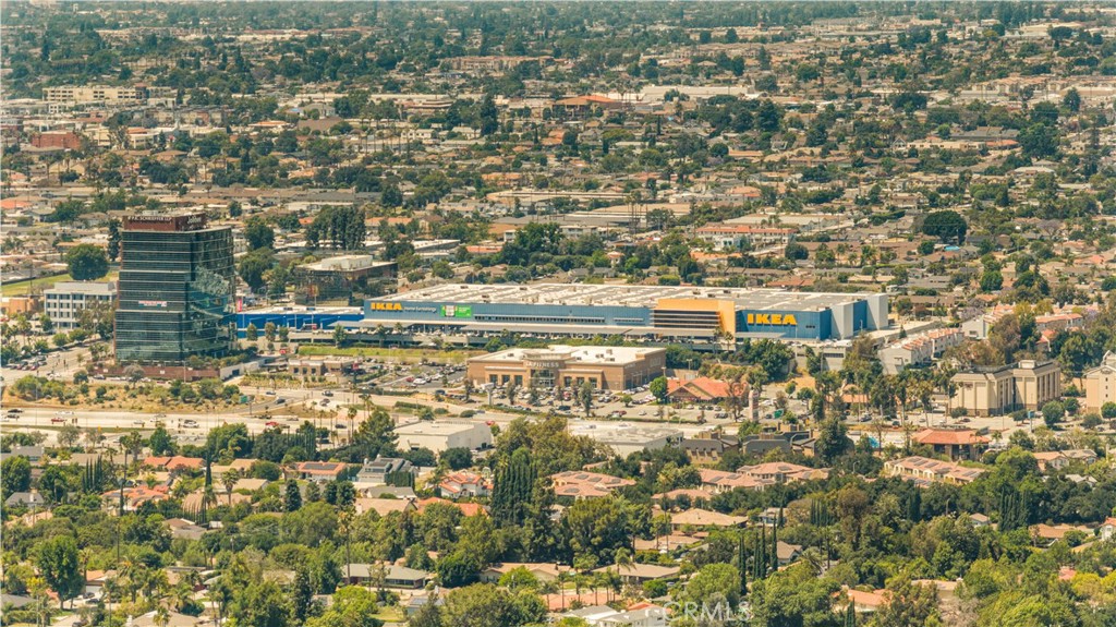 https://media.crmls.org/medias/65d0d06b-c218-476e-a5cf-025b77e2b5e0.jpg?preset=X-Large