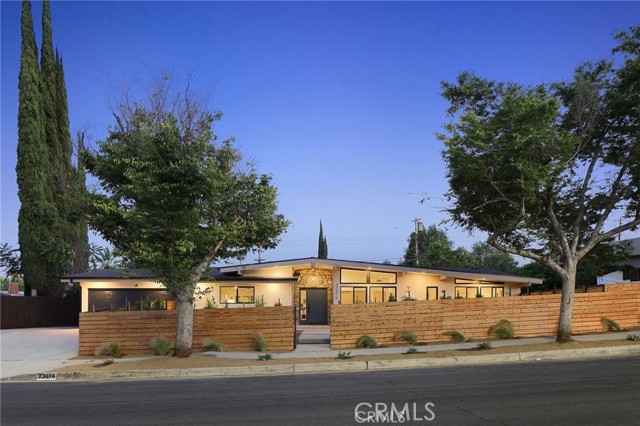 23616 Mariano Street, Woodland Hills CA: https://media.crmls.org/medias/65d1b83b-071e-4332-bd3c-814030fb34ea.jpg