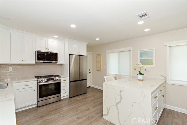 Detail Gallery Image 10 of 31 For 285 Harvard Ln, Seal Beach,  CA 90740 - 4 Beds | 2 Baths