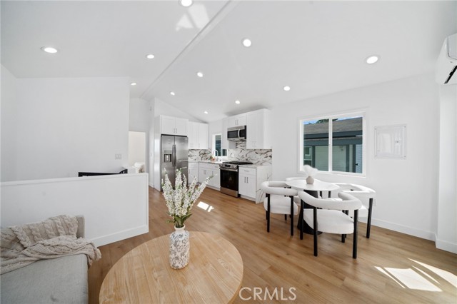 Detail Gallery Image 5 of 25 For 739 W 2nd, San Pedro,  CA 90731 - 3 Beds | 2 Baths