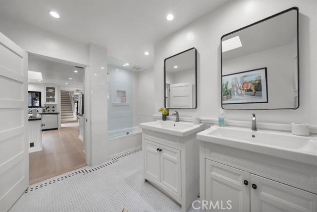 1012 10th Street, Manhattan Beach CA: https://media.crmls.org/medias/65d21200-bf5c-4034-96bc-3f348e989324.jpg