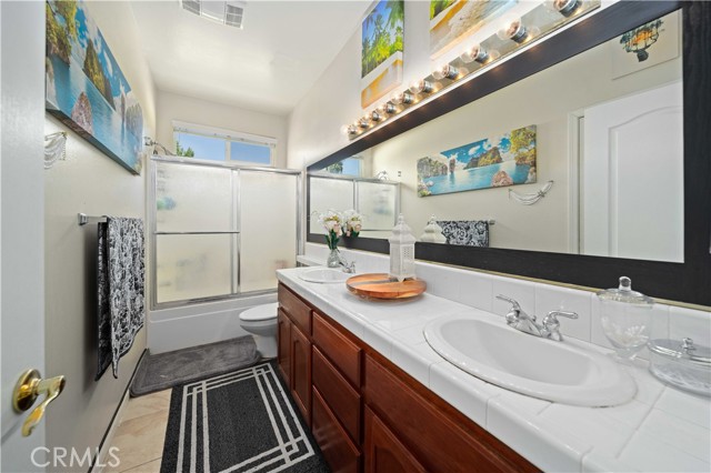 9403 Big Bear Lake Court, Bakersfield CA: https://media.crmls.org/medias/65d3322b-41e3-475e-b041-40b8c733f3a2.jpg