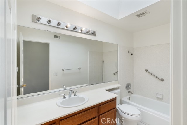 Detail Gallery Image 25 of 47 For 21965 Jeffers Ln, Saugus,  CA 91350 - 5 Beds | 3 Baths