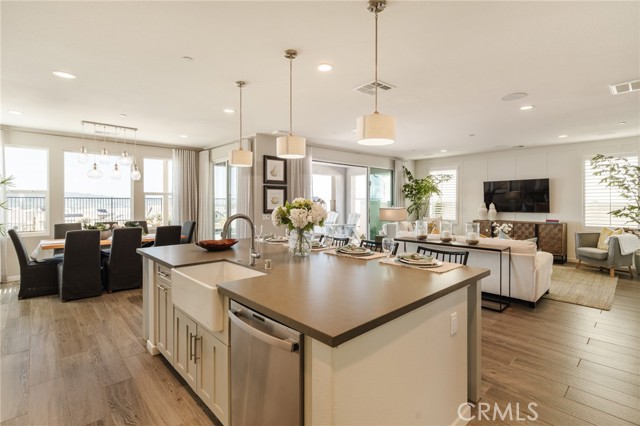 Detail Gallery Image 17 of 75 For 18108 Esker Ln, Canyon Country,  CA 91350 - 5 Beds | 3 Baths