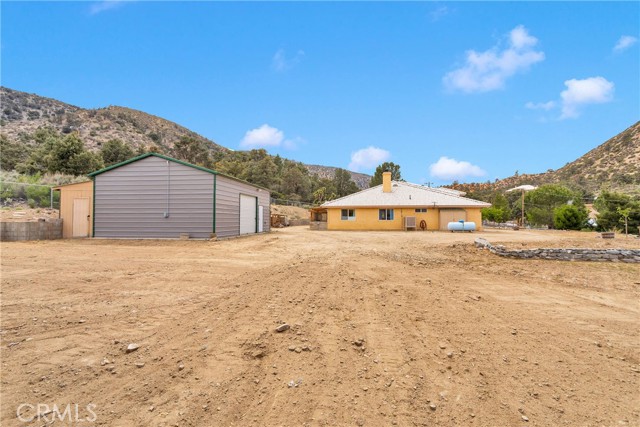 1679 Desert Front Road, Wrightwood CA: https://media.crmls.org/medias/65d4cdad-b497-425c-a983-139e74bbeb0e.jpg