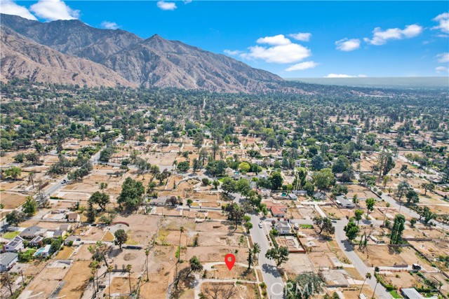 1091 E Mariposa Street, Altadena CA: https://media.crmls.org/medias/65d54c97-0b5a-4eb4-b3c5-c14230e435df.jpg