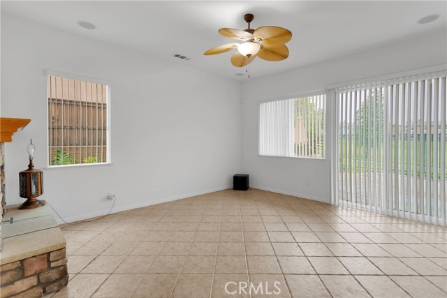 34113 Castle Pines Drive, Yucaipa CA: https://media.crmls.org/medias/65d61030-e1de-4985-a97a-475a610eeb4a.jpg