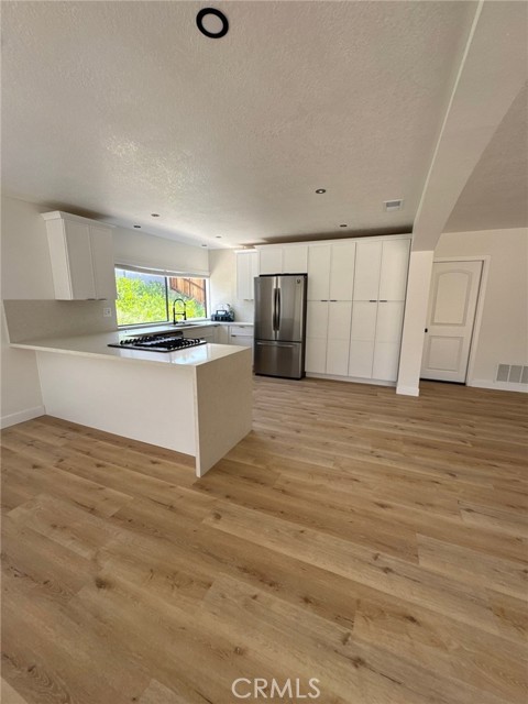 Detail Gallery Image 2 of 18 For 1245 Blazewood St, Riverside,  CA 92507 - 3 Beds | 2 Baths